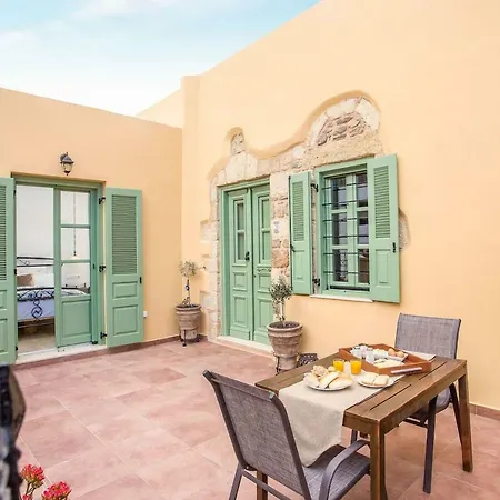 Traditional Stonehouse In Village Holiday home *