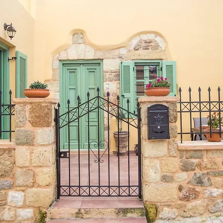 Traditional Stonehouse In Village Casa vacanze