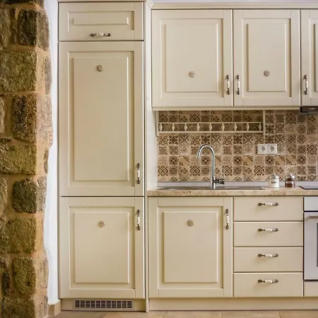 Holiday home Traditional Stonehouse In Village *