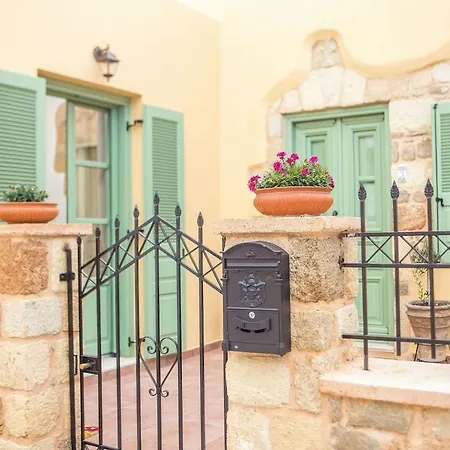 Holiday home Traditional Stonehouse In Village