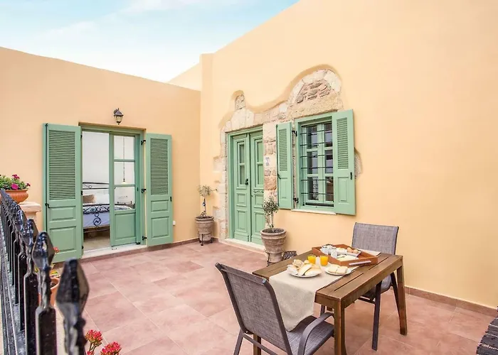 Traditional Stonehouse In Village Holiday home *