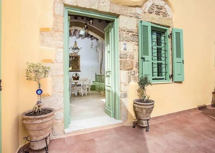 Holiday home Traditional Stonehouse In Village *