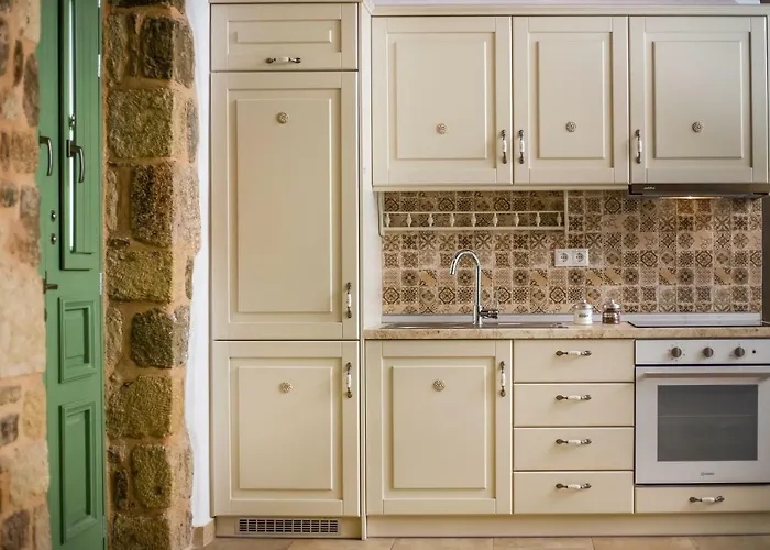 Holiday home Traditional Stonehouse In Village *